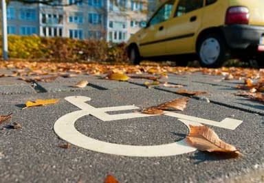 Какой штраф за парковку на месте для инвалидов в этом году?